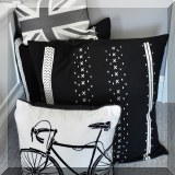 D09. Decorative pillows. 